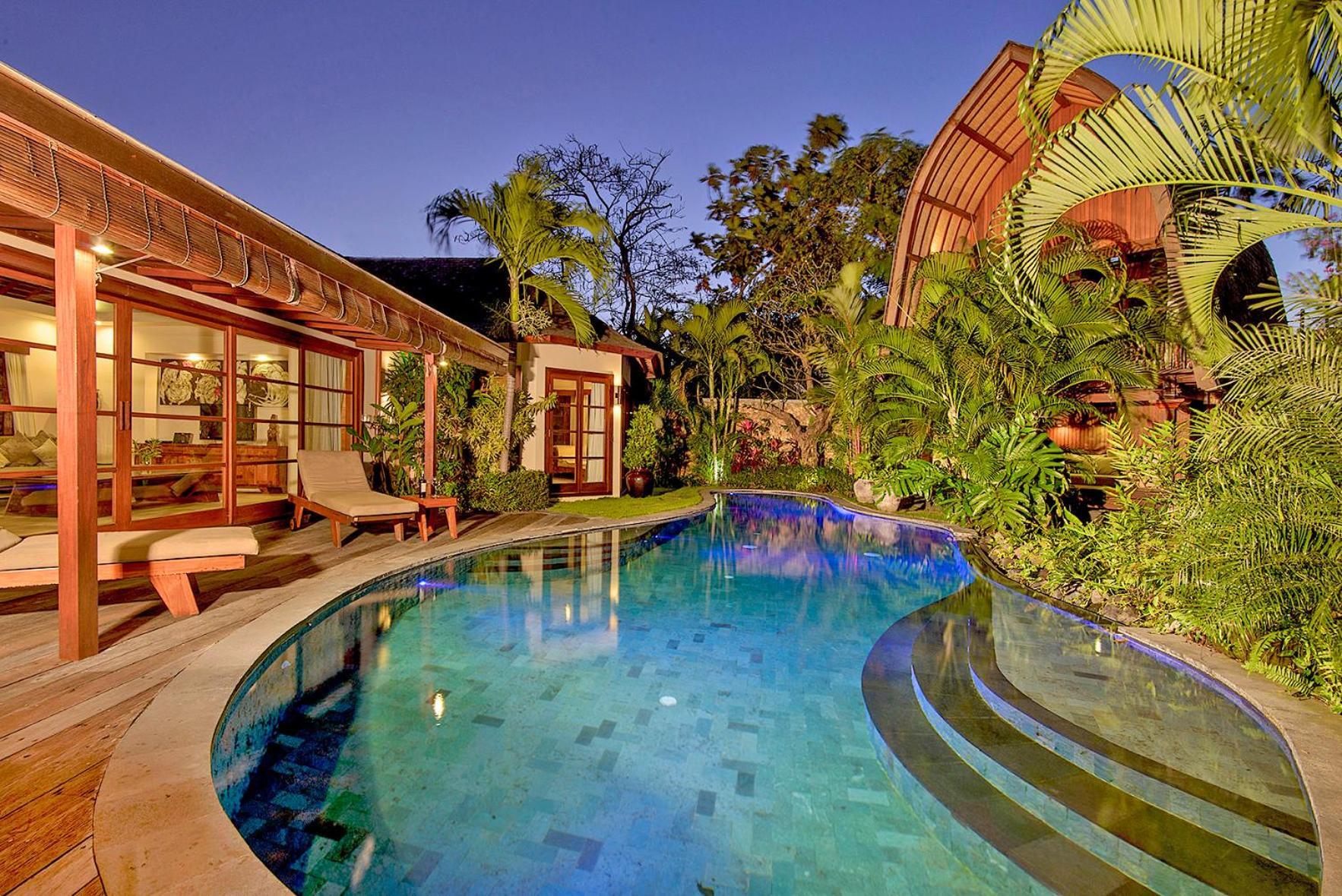 Lataliana Seminyak Villa Exterior photo